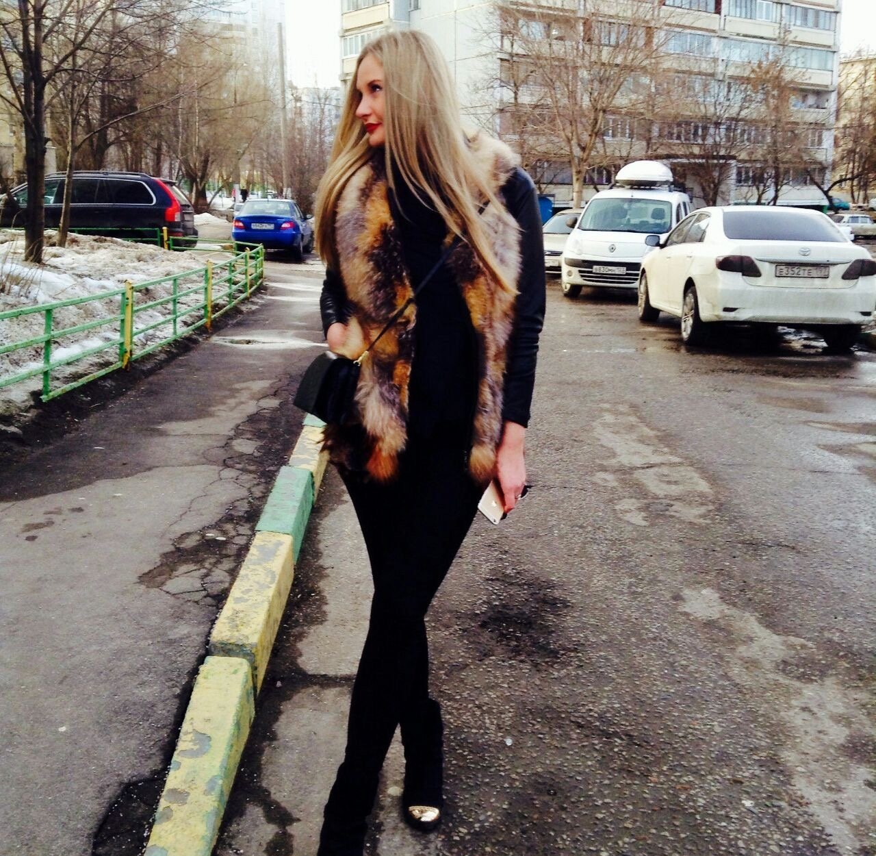 Девушка ищет подругу в Калуге для воплощения фантазий в сексе Девушка ищет подругу в Калуге для воплощения фантазий в сексе