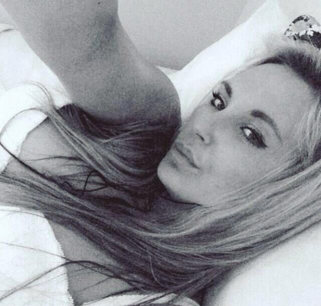 Девушка ищет подругу в Калуге для воплощения фантазий в сексе Девушка ищет подругу в Калуге для воплощения фантазий в сексе